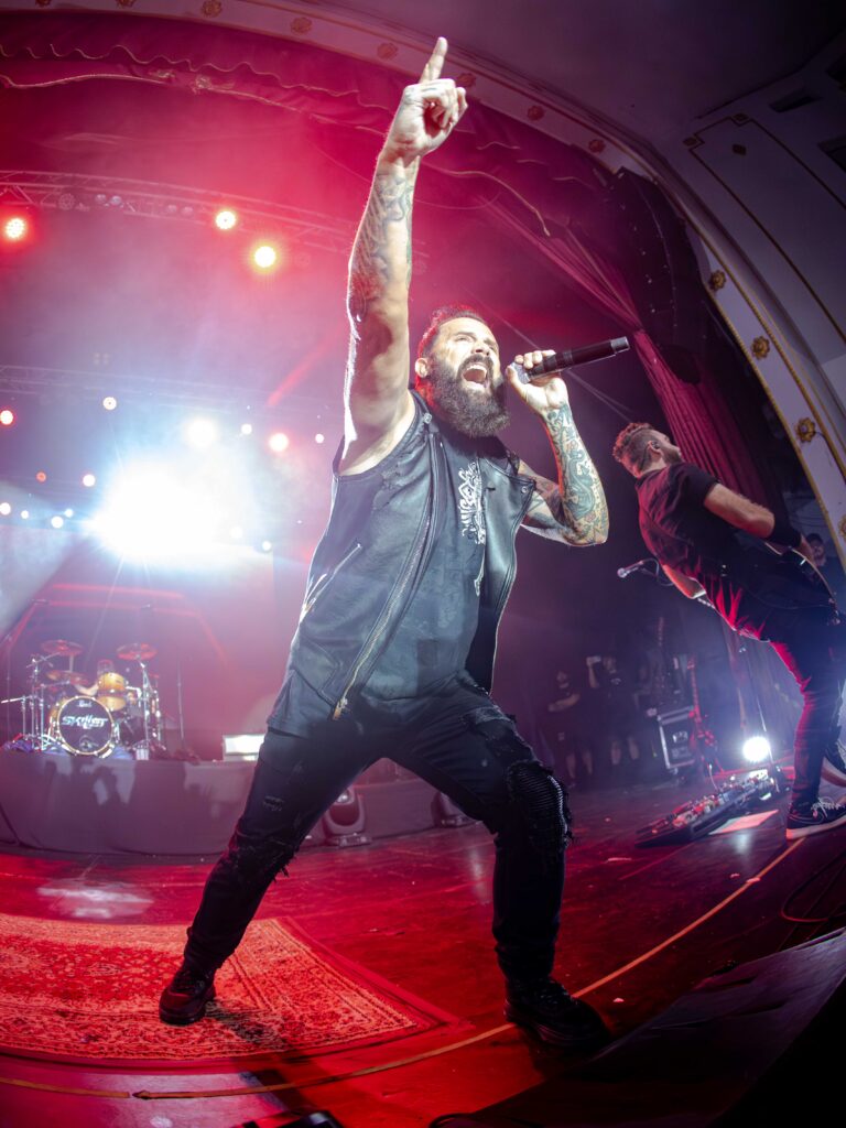 18-Skillet-@-Teatro-Cariola-2025-1-768x1024.jpg