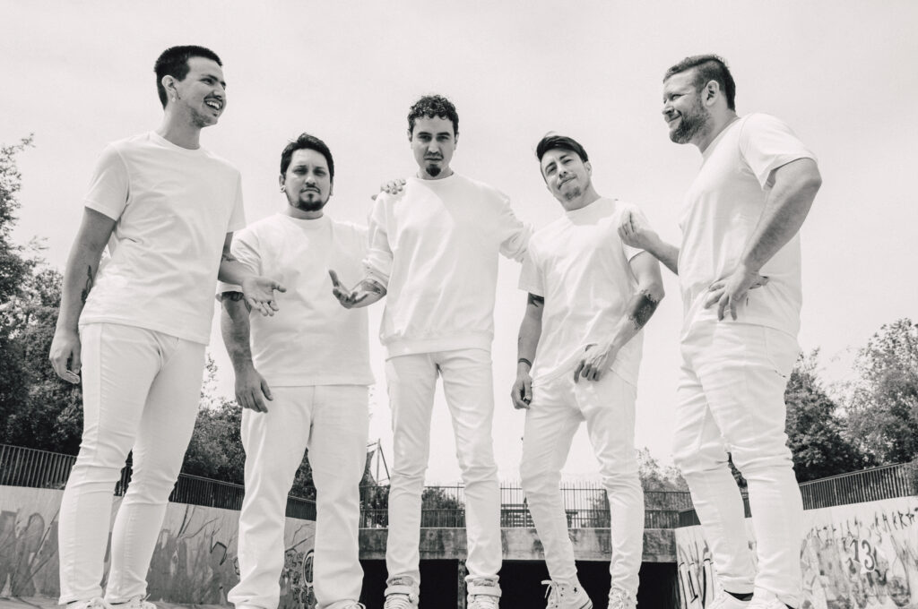 banda-chilena-1024x680.jpeg